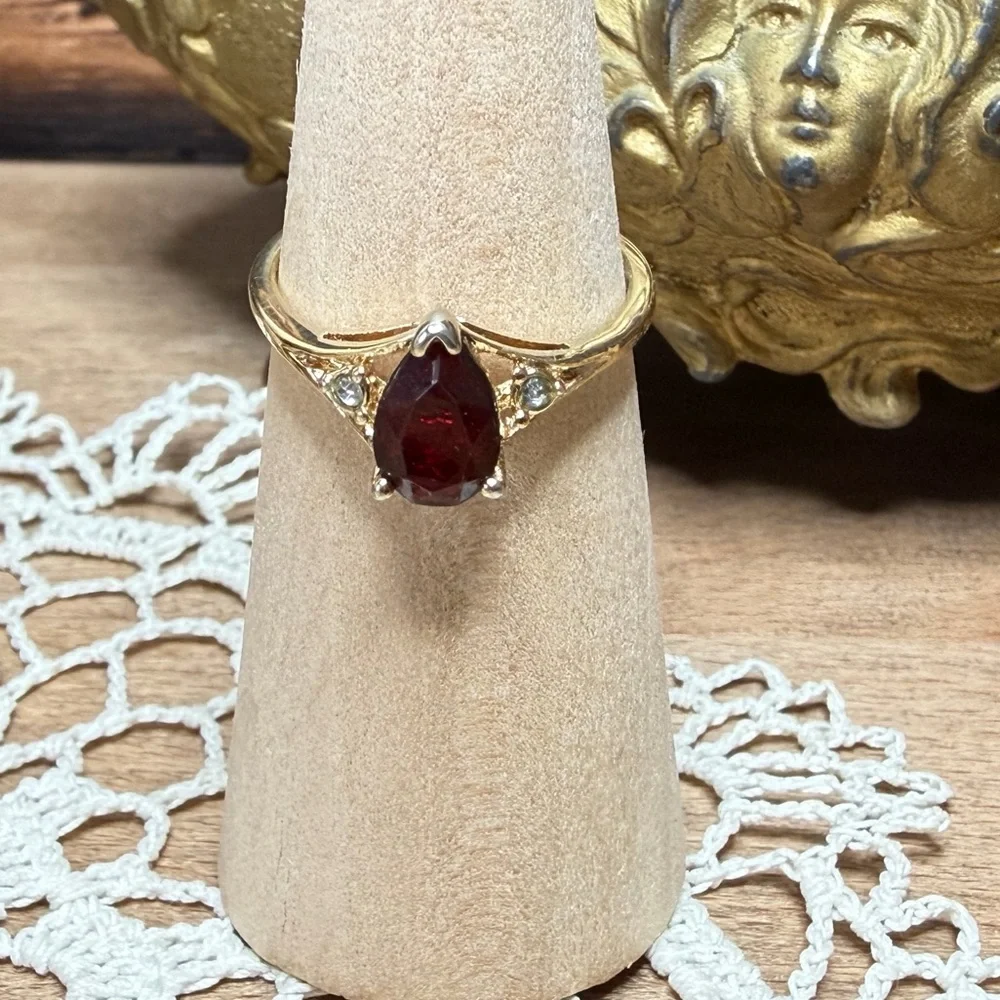Avon Gold Ring with Red Gemstone - Picture 1 of 5